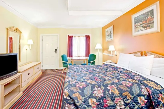 Days Inn by Wyndham Kingsland GA - photo 3