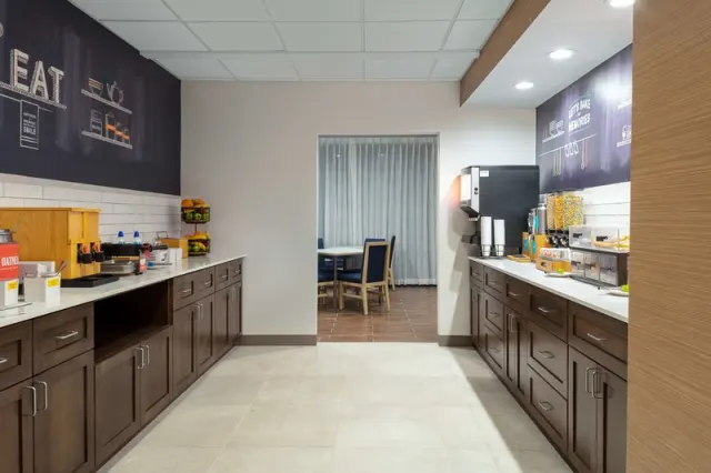 Hampton Inn Castle Rock - photo 3