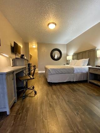 Budget Inn - photo 1