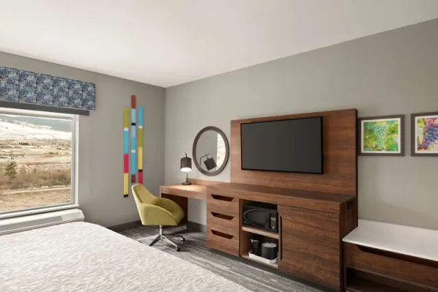 Hampton Inn & Suites by Hilton Kelowna Airport - photo 4