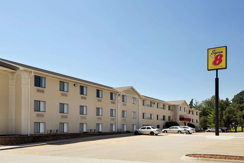 Super 8 by Wyndham Lincoln North - photo 1