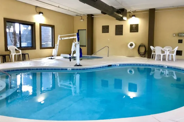 Vista Suites Pigeon Forge, SureStay Collection by BW - photo 4
