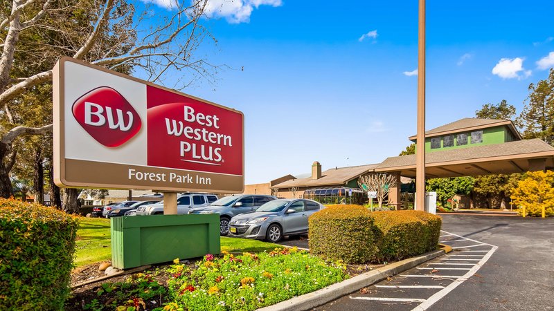 Best Western Plus Forest Park Inn - photo 1