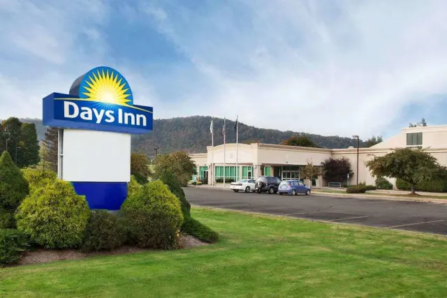 Days Inn by Wyndham Warren, Pennsylvania