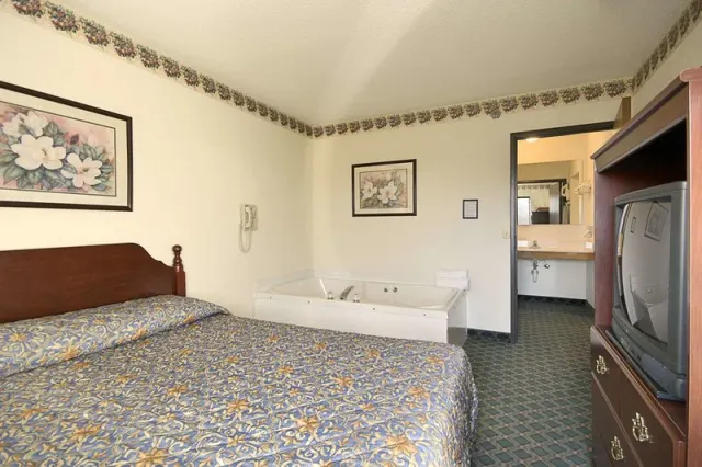 Travelodge by Wyndham Hudsonville, Michigan