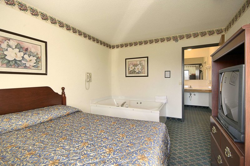 Travelodge by Wyndham Hudsonville - photo 1