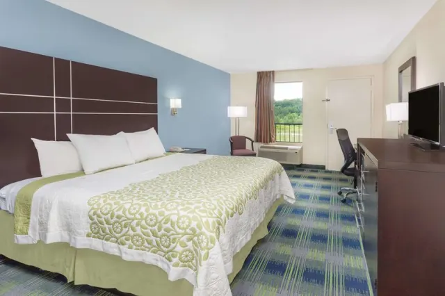 Days Inn by Wyndham Newberry - photo 3
