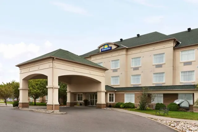 Days Inn by Wyndham Ottawa Airport - photo 2