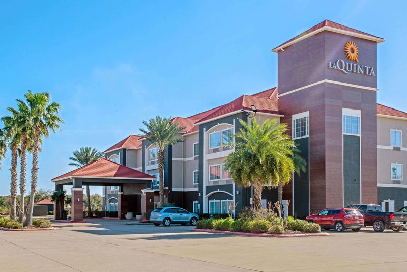 La Quinta Inn & Suites by Wyndham Winnie - foto 1
