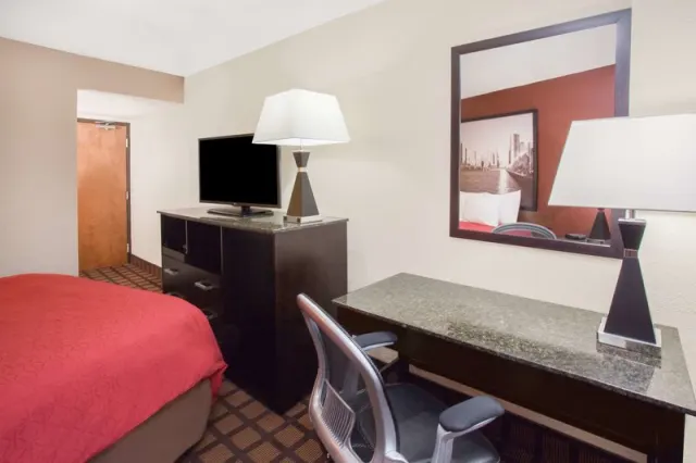 Super 8 by Wyndham Chicago IL - photo 2