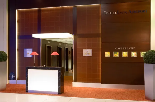 Moxy Lyon Airport - photo 2