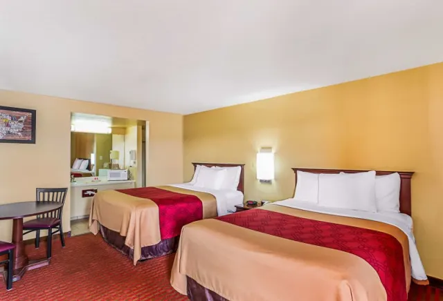 Econo Lodge McAlester - photo 4