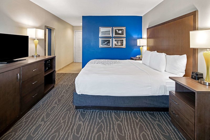 La Quinta Inn & Suites by Wyndham Brownsville North - ảnh 1