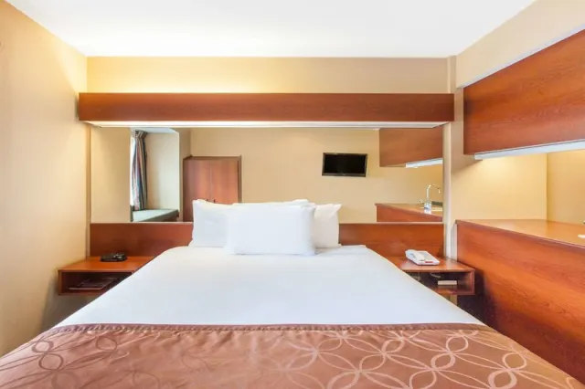 Microtel Inn & Suites by Wyndham Rogers - photo 2