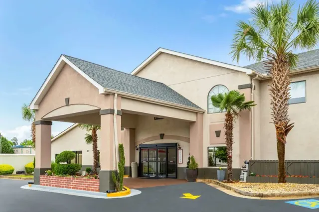 Ramada by Wyndham Locust Grove - photo 3