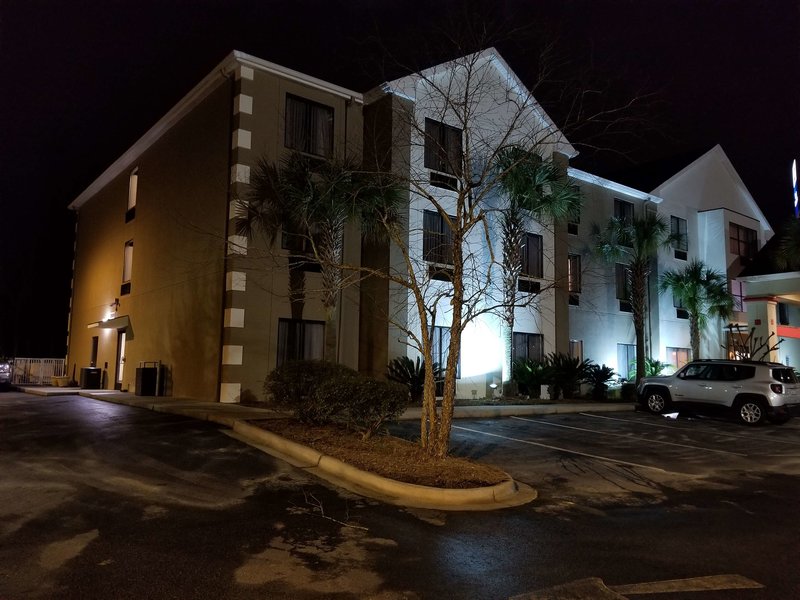 Best Western Magnolia Inn and Suites - photo 1