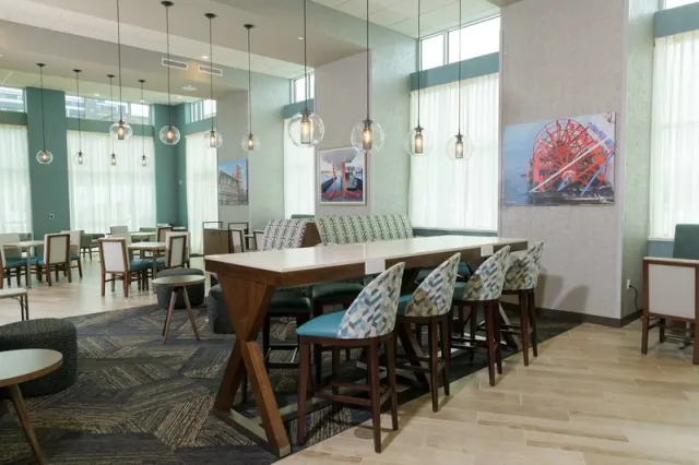 Hampton Inn Erie-South - photo 2
