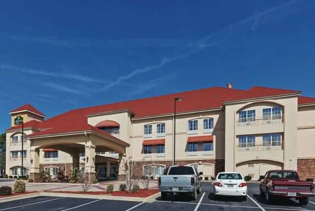 La Quinta Inn  Suites by Wyndham Searcy - photo 4