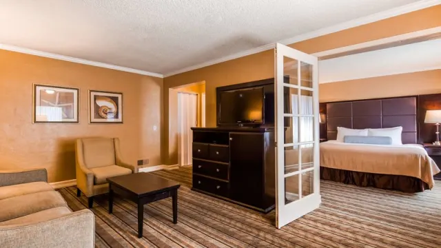 Best Western Carmel's Town House Lodge - photo 4