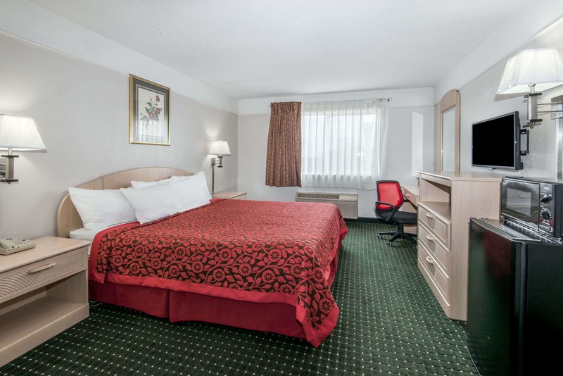 Days Inn By Wyndham Kansas City International Airport - photo 1