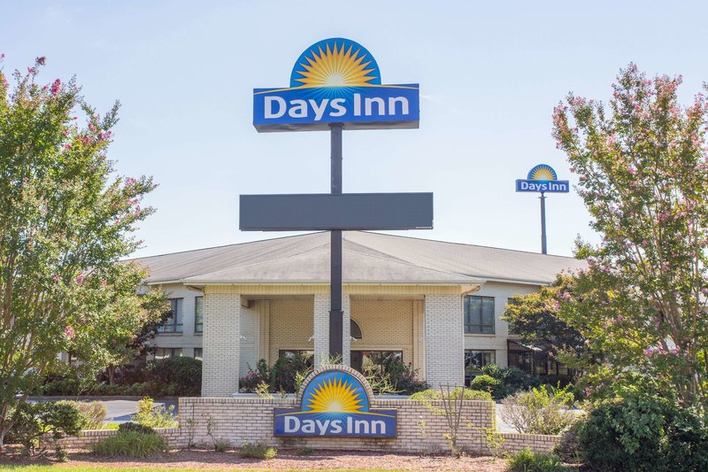 Days Inn by Wyndham Spartanburg Waccamaw - photo 1