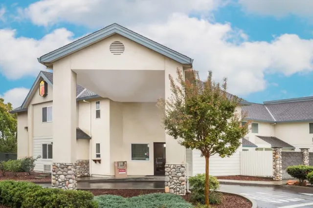 Super 8 by Wyndham Cloverdale, Cloverdale
