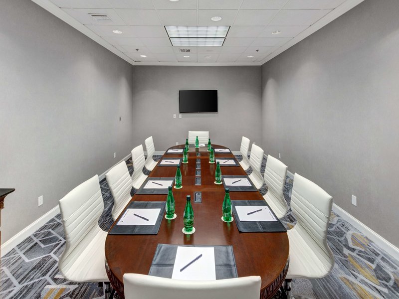 DoubleTree by Hilton Hotel Wichita Airport - photo 1