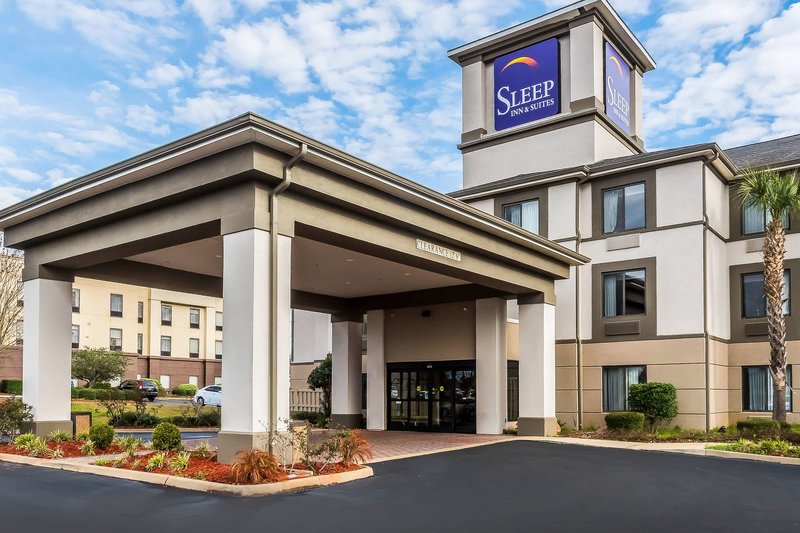 Sleep Inn & Suites - снимка 1