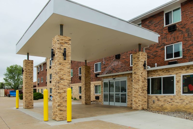 Clarion Pointe Bettendorf - Quad Cities - photo 1