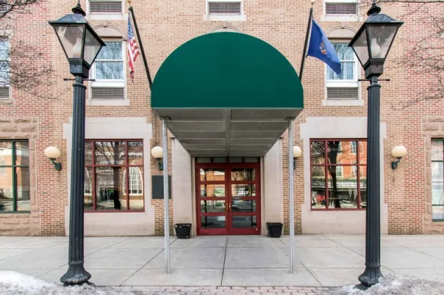 University Hotel & Suites Shippensburg Trademark by Wyndham - photo 2