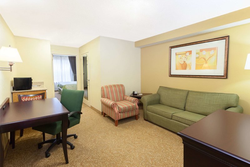 Days Inn  Suites by Wyndham TuckerNorthlake - photo 1
