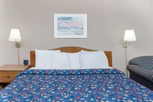 Days Inn by Wyndham Seguin TX - photo 4