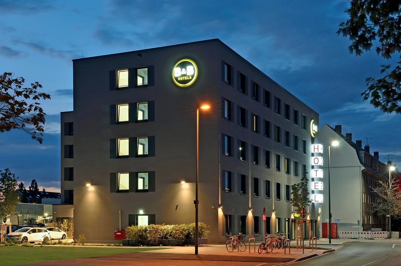 B&B HOTEL Neuss – Foto 1