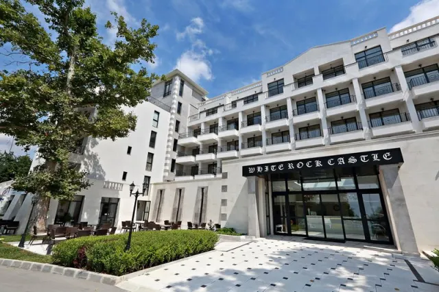 White Rock Castle Suite Hotel - photo 2