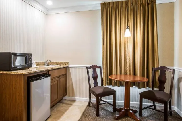Comfort Inn & Suites Plattsburgh - Morrisonville - photo 4