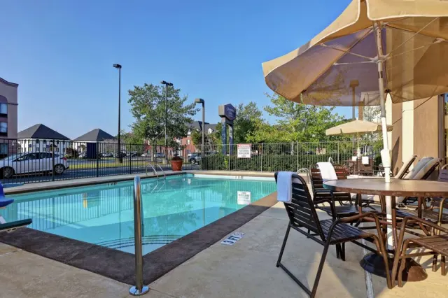 Hampton Inn Atlanta Woodstock - photo 2