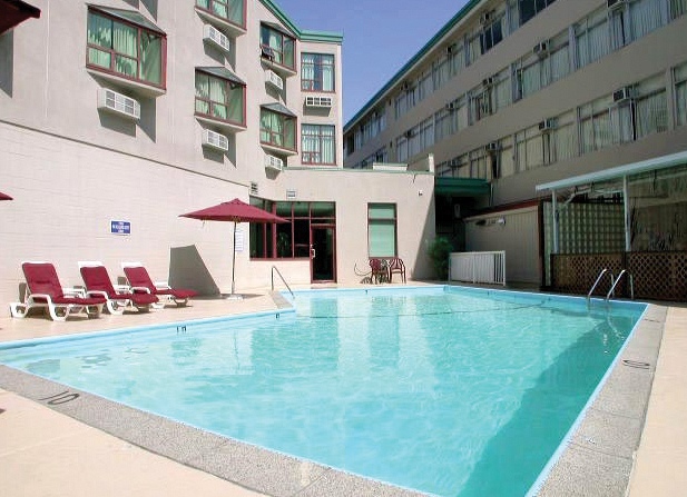 Ramada Hotel & Suites Metrotown - photo 4