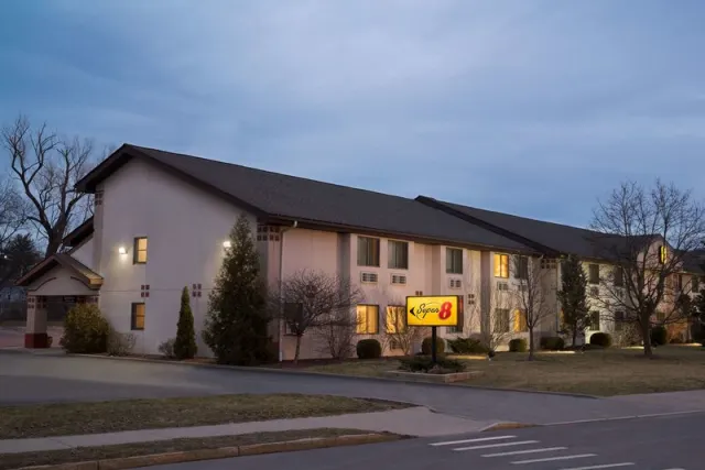 Super 8 by Wyndham Ithaca, Ithaca