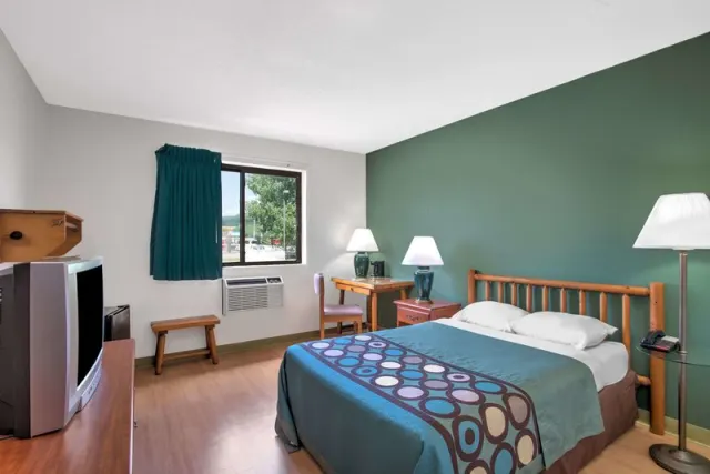Super 8 by Wyndham Ticonderoga - photo 4