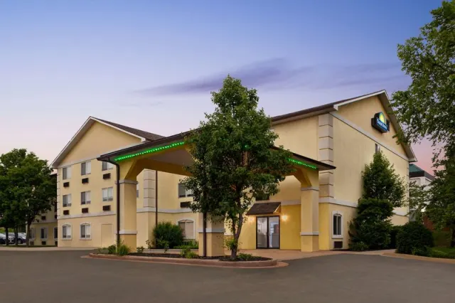 Days Inn By Wyndham Kansas City International Airport, Missouri