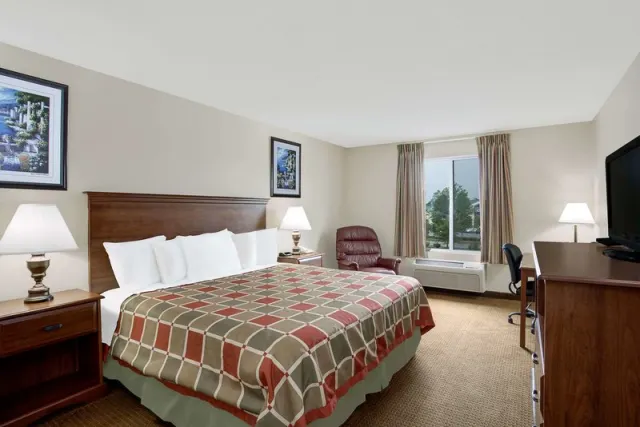 Days Inn by Wyndham Greensboro NC - photo 3