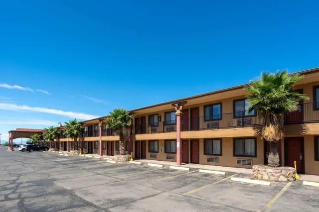 Days Inn by Wyndham Alamogordo - photo 3