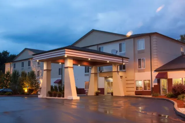 Comfort Inn and Suites - photo 2