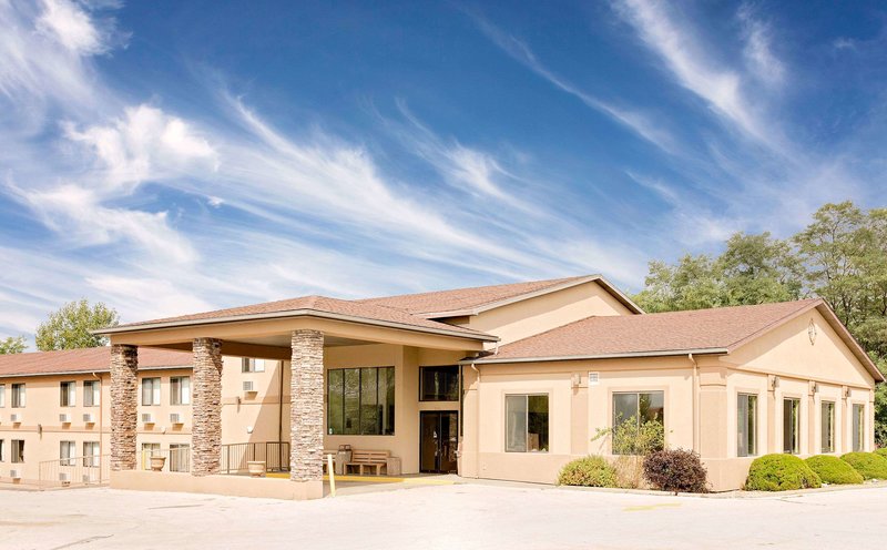 Days Inn by Wyndham Boonville - photo 1