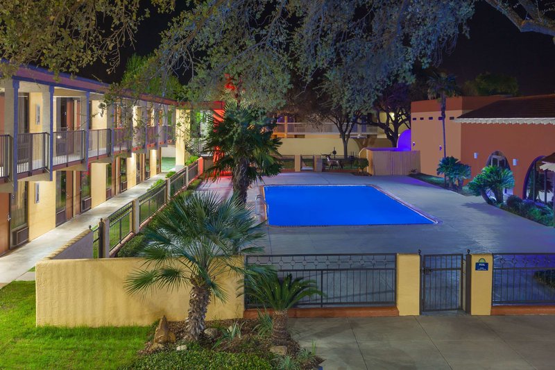 Days Inn by Wyndham Uvalde - photo 1