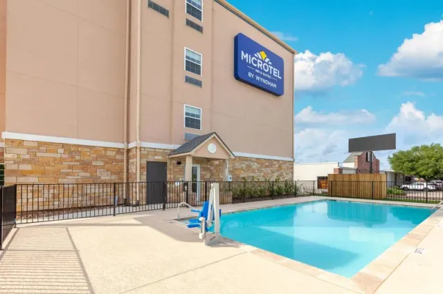 Microtel Inn & Suites by Wyndham College Station, College Station