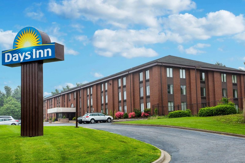 Days Inn by Wyndham Westminster - photo 1