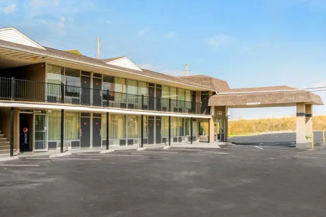 Econo Lodge near Missouri University of Science and Technology - photo 3