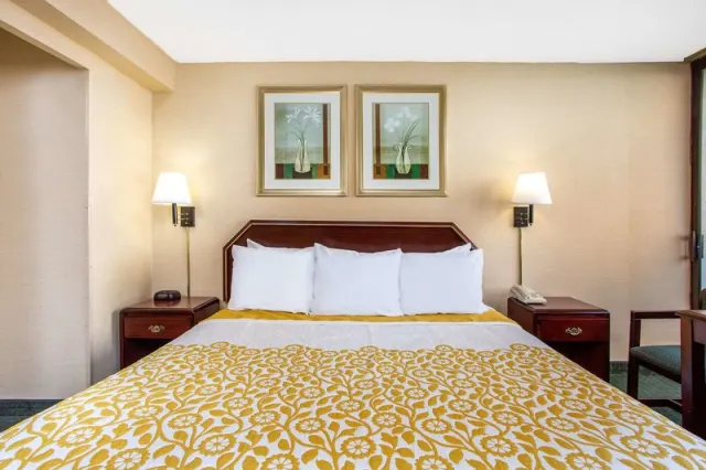 Days Inn by Wyndham College Park - photo 4