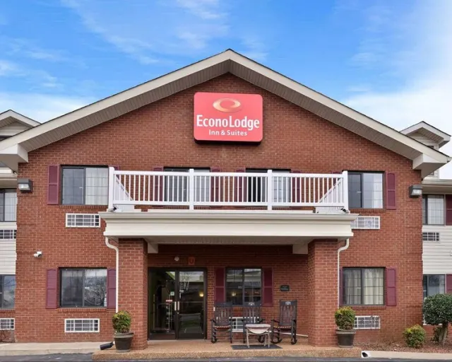 Econo Lodge Inn & Suites - photo 3